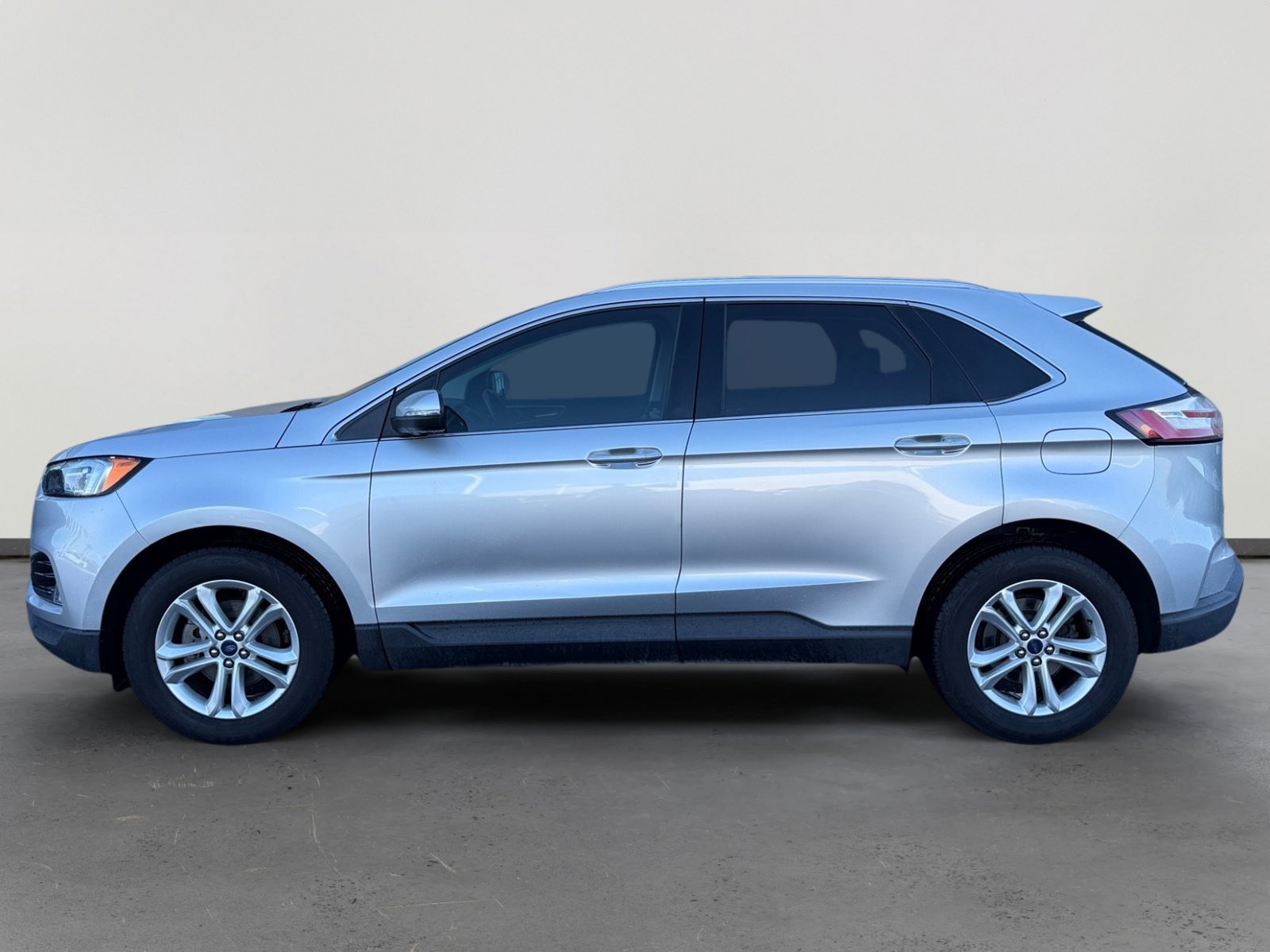 2019 Ford Edge SEL photo 2