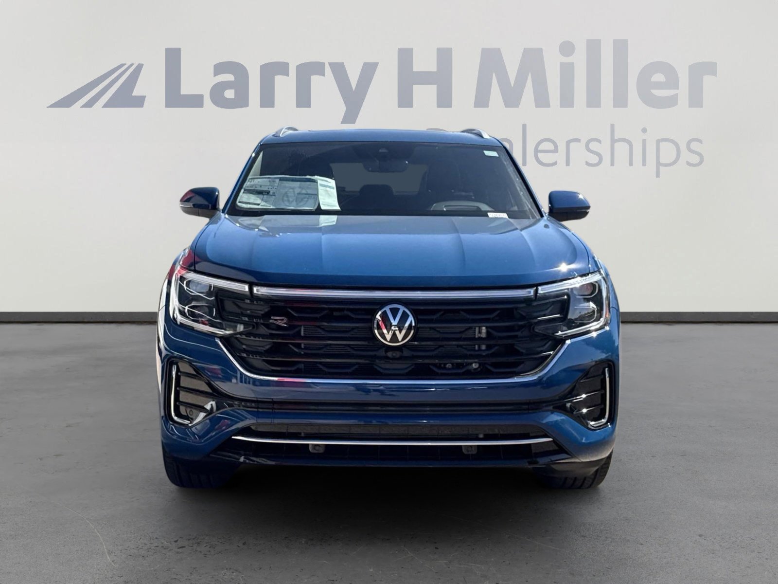 2025 Volkswagen Atlas Cross Sport SEL Premium R-Line photo 2