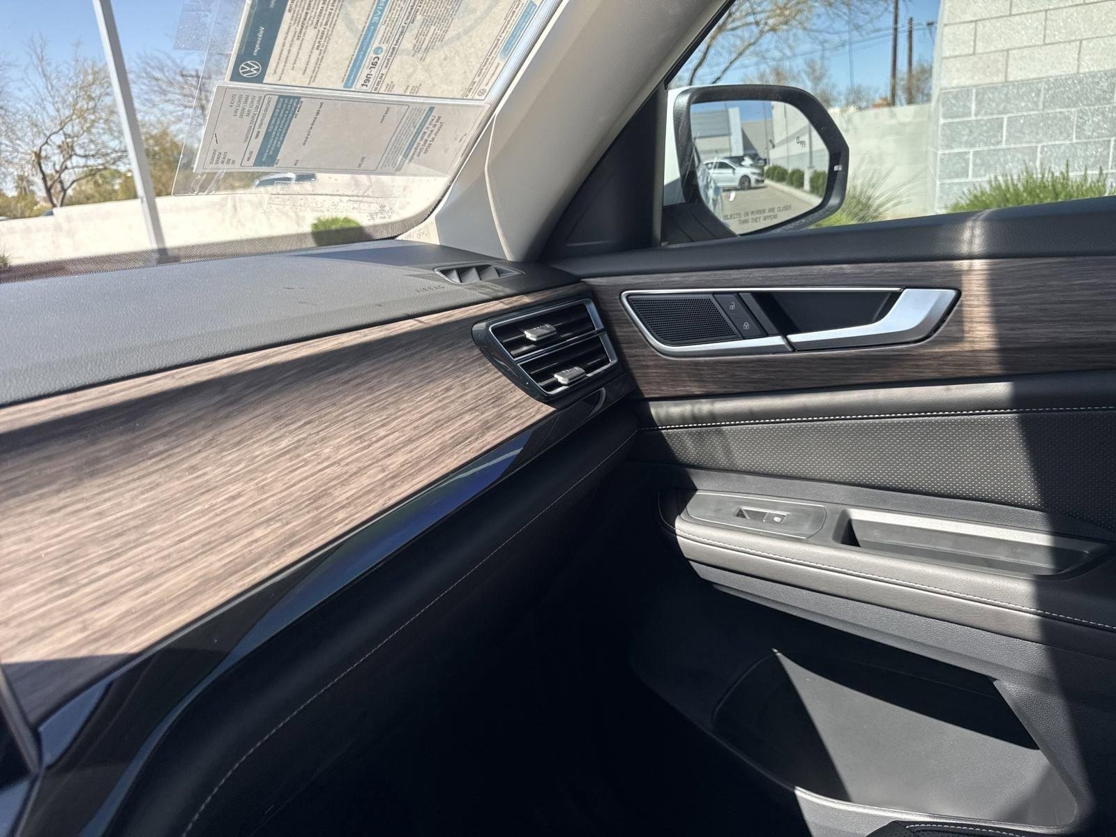 2025 Volkswagen Atlas SEL - Photo 25