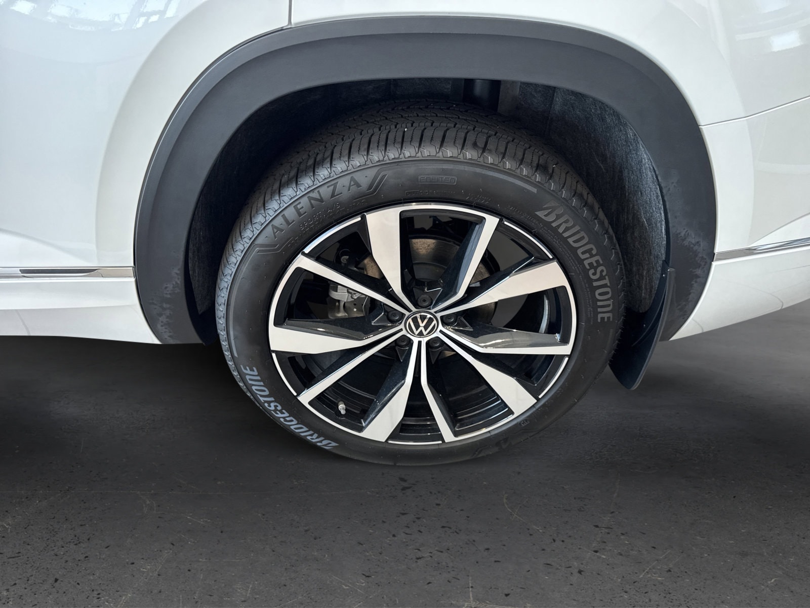 2026 Volkswagen Atlas SEL Premium R-Line - Photo 9