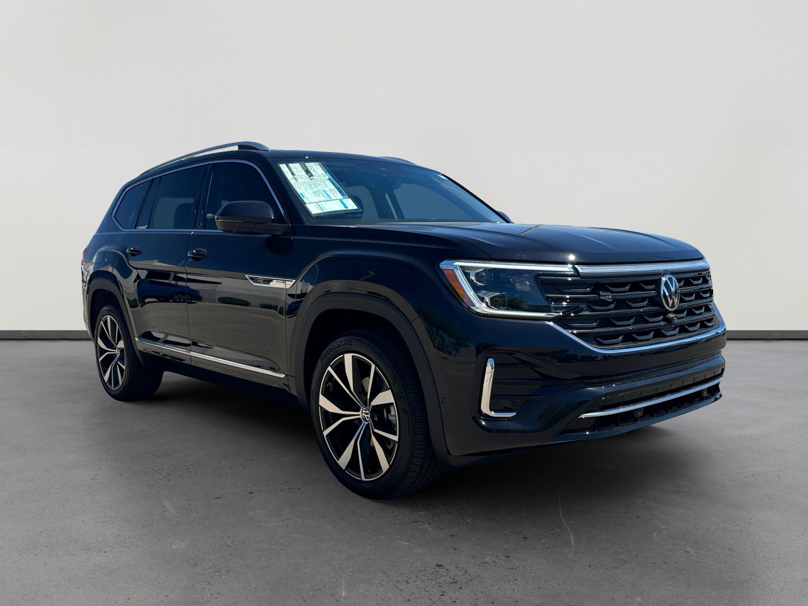 2025 Volkswagen Atlas SEL Premium R-Line - Photo 8