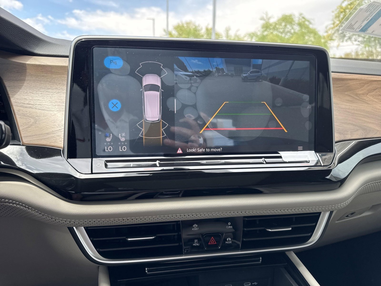 2025 Volkswagen Atlas SE w/Tech - Photo 29