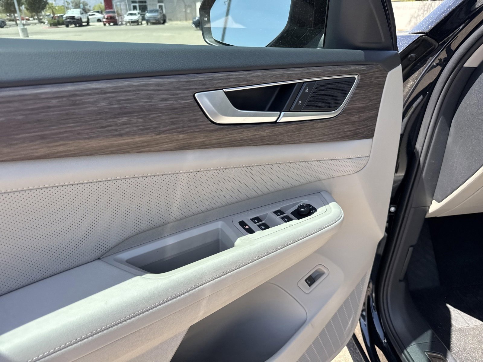 2025 Volkswagen Atlas SEL - Photo 13