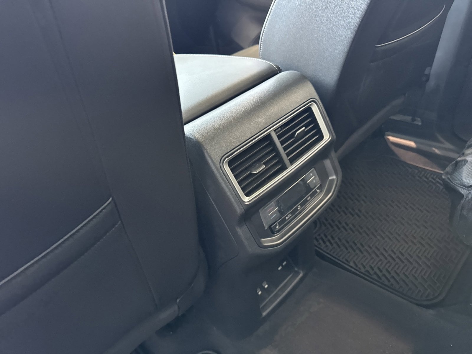 2026 Volkswagen Atlas SEL Premium R-Line - Photo 28