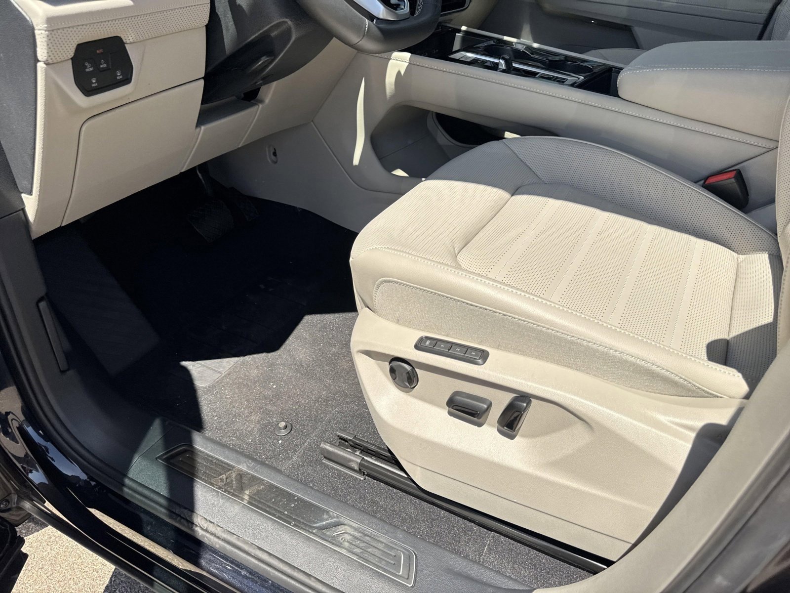 2025 Volkswagen Atlas SEL - Photo 14