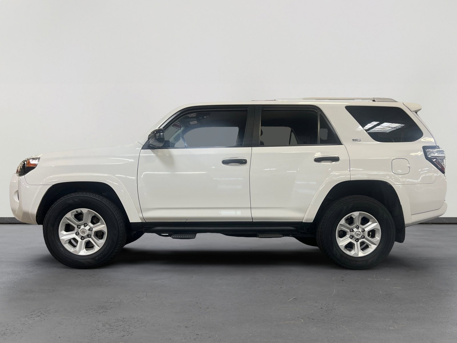 2018 Toyota 4Runner SR5 photo 2