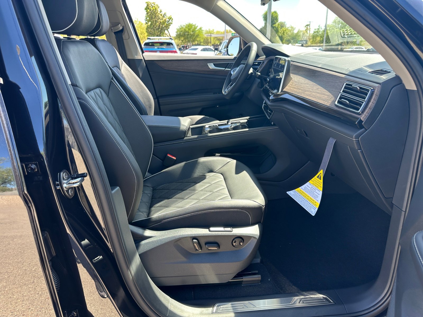 2025 Volkswagen Atlas SEL Premium R-Line - Photo 20