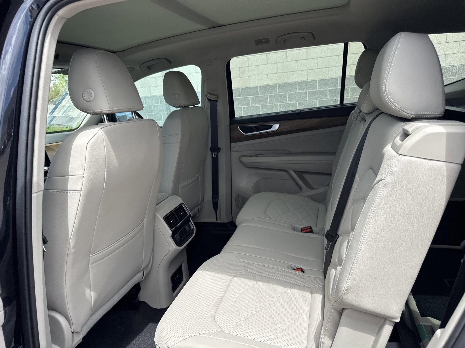 2025 Volkswagen Atlas SE w/Tech - Photo 20