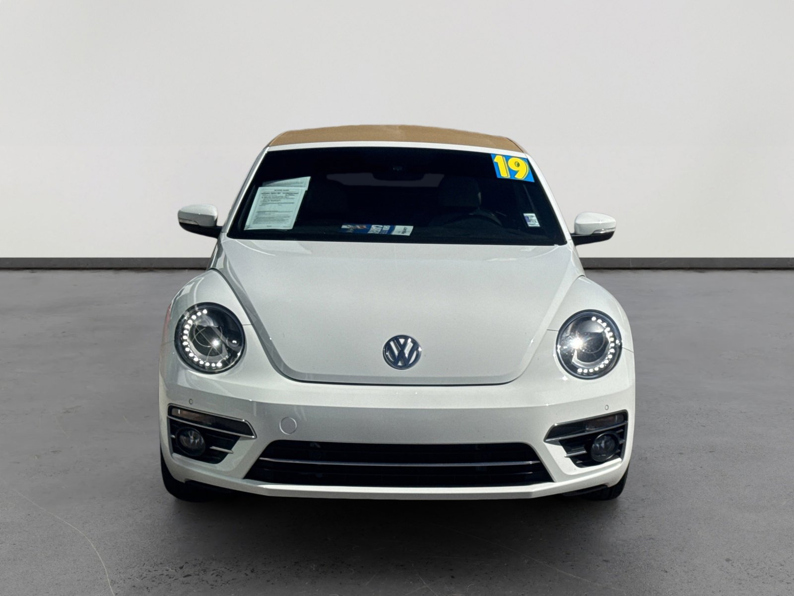 2019 Volkswagen Beetle Final Edition SEL Convertible photo 2