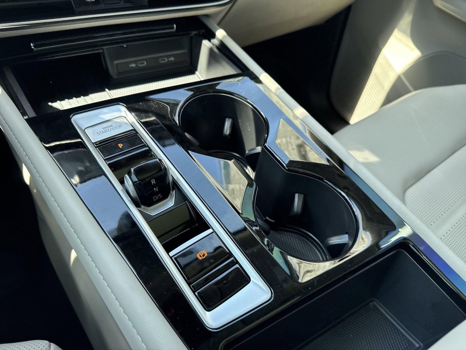 2025 Volkswagen Atlas SEL - Photo 25