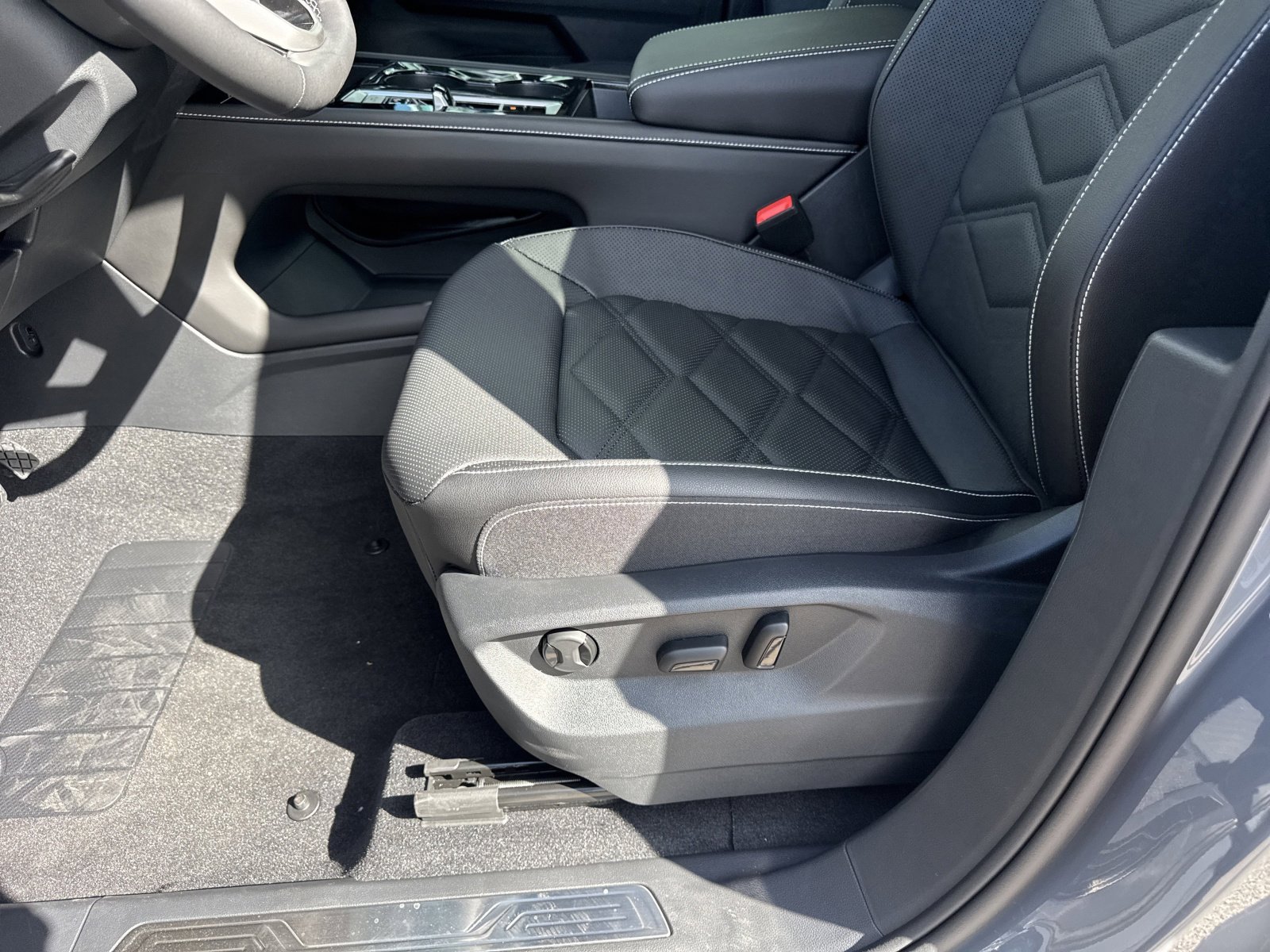 2026 Volkswagen Atlas SE w/Tech - Photo 14
