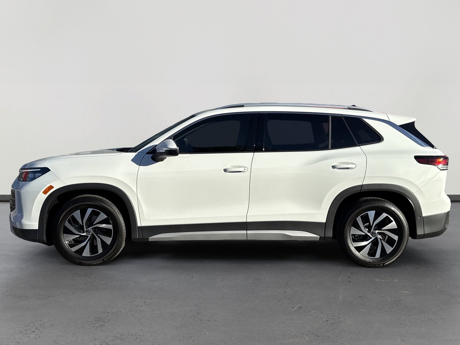 2026 Volkswagen Tiguan S photo 3