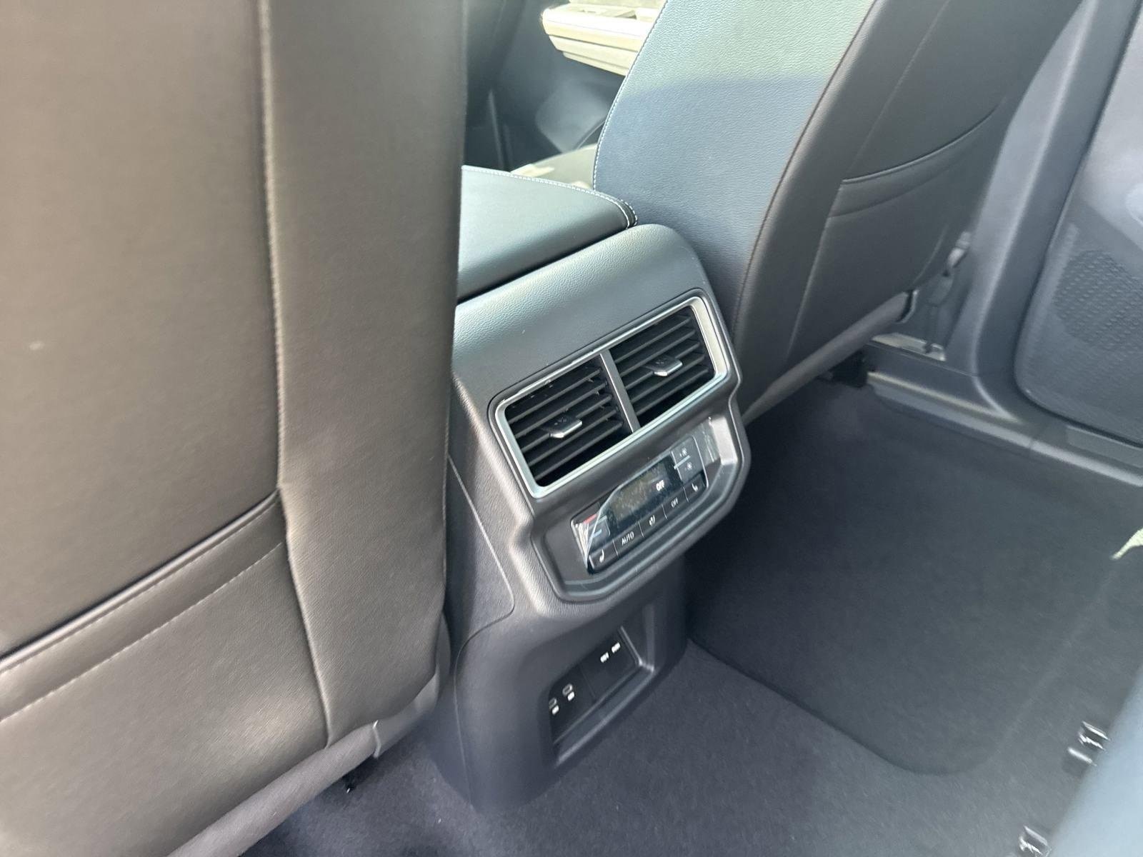 2025 Volkswagen Atlas SEL - Photo 22