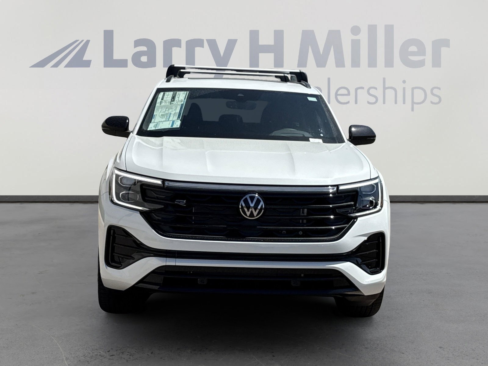 2025 Volkswagen Atlas Cross Sport SEL R-Line photo 2
