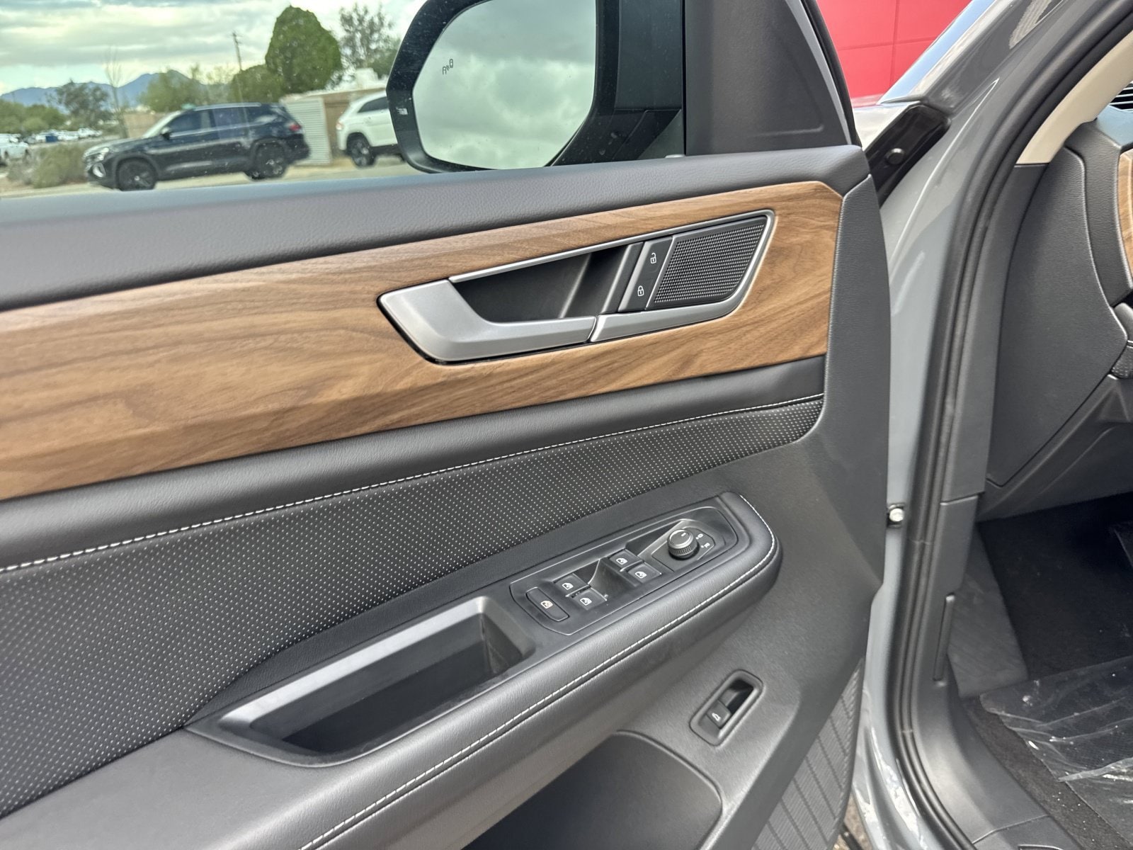 2026 Volkswagen Atlas SE w/Tech - Photo 15