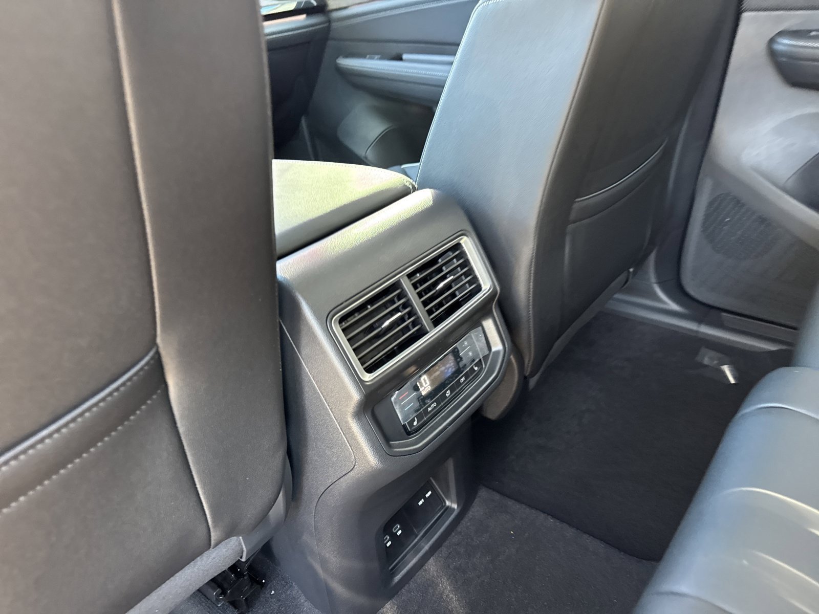 2026 Volkswagen Atlas SEL Premium R-Line - Photo 24