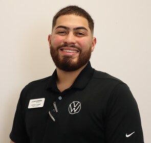 Staff member Junior Lopez from ID_1b2c6579298a