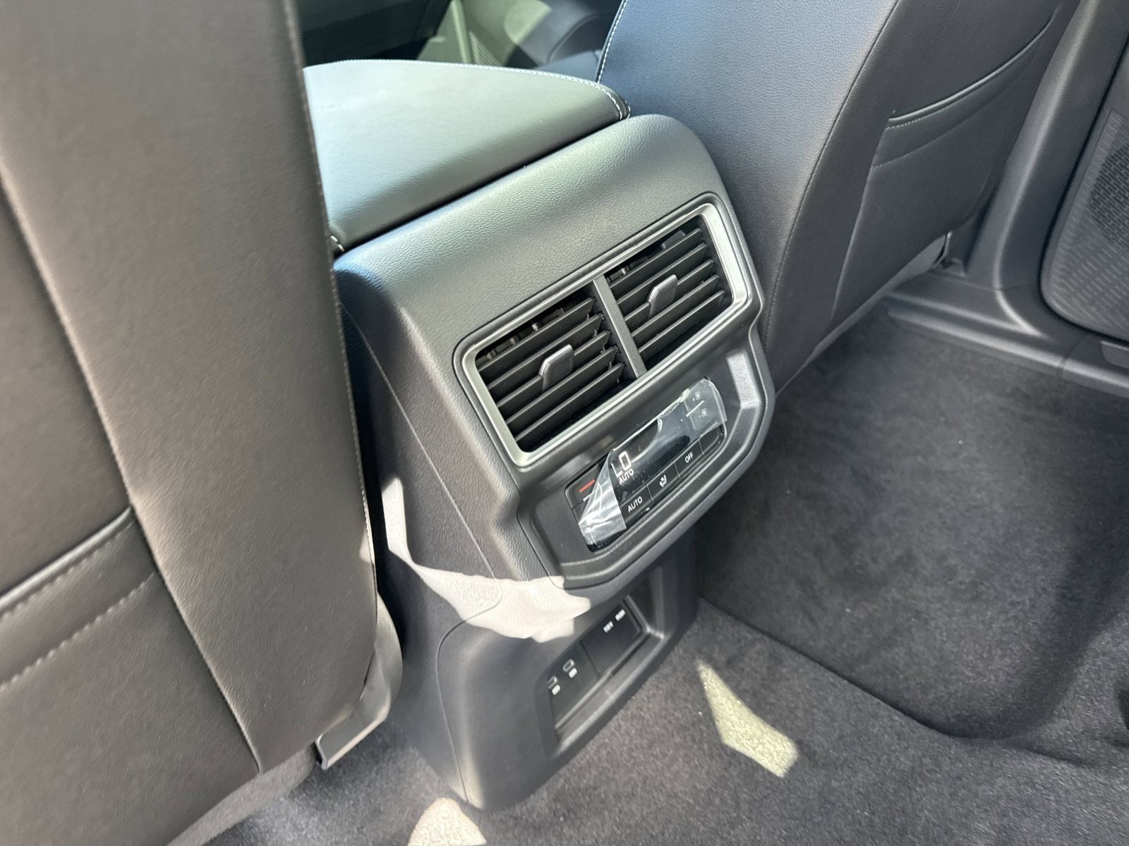 2026 Volkswagen Atlas SE w/Tech - Photo 22