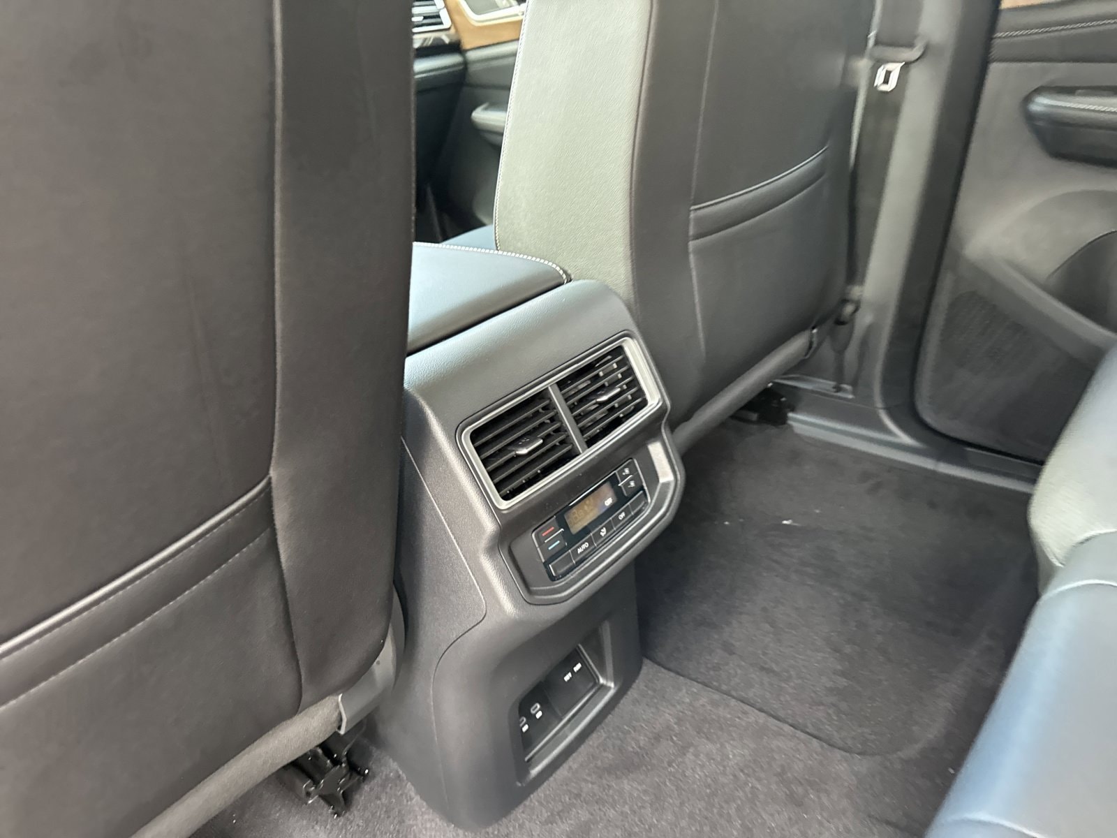 2026 Volkswagen Atlas SE w/Tech - Photo 23