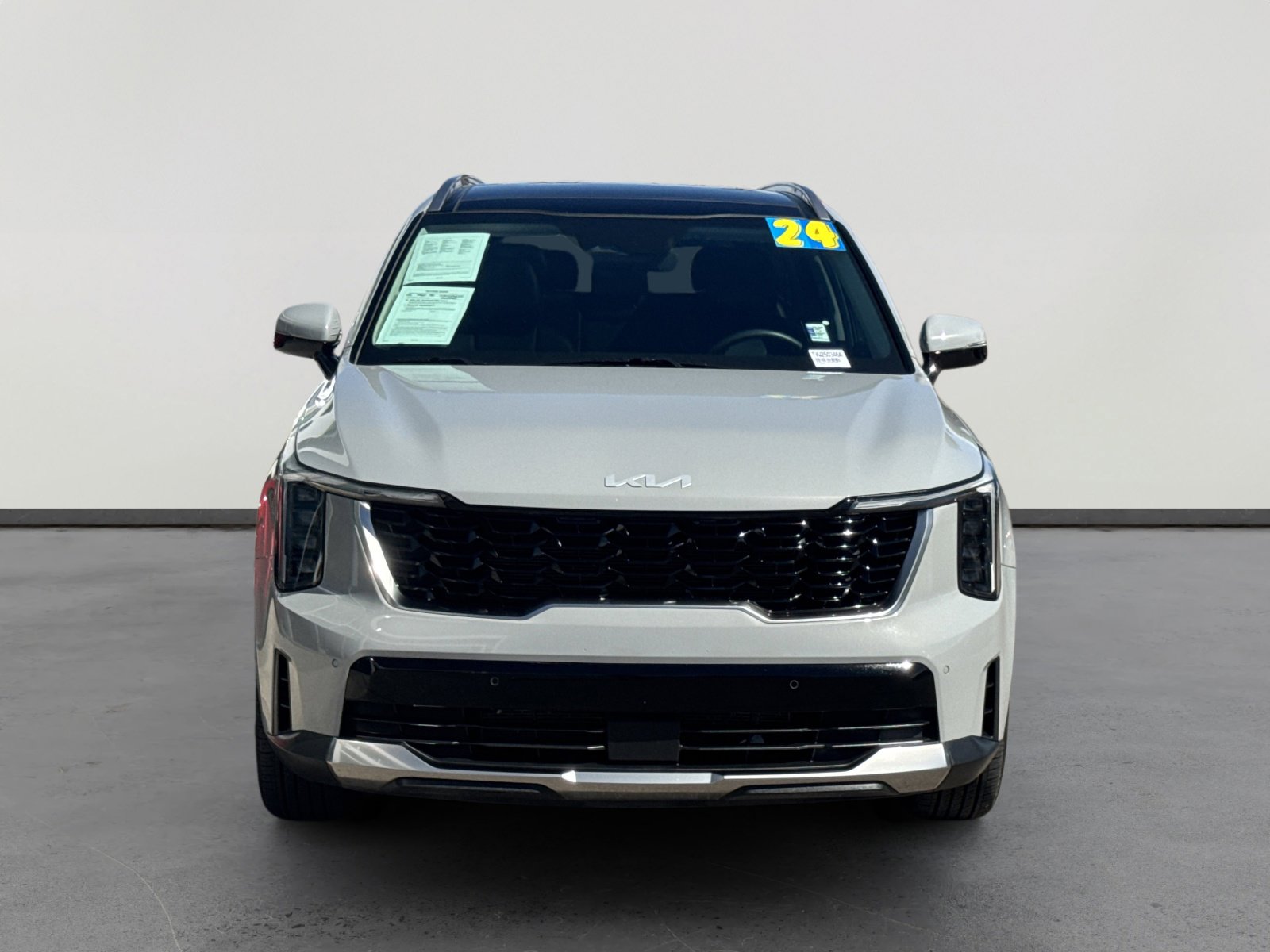 2024 Kia Sorento S photo 2