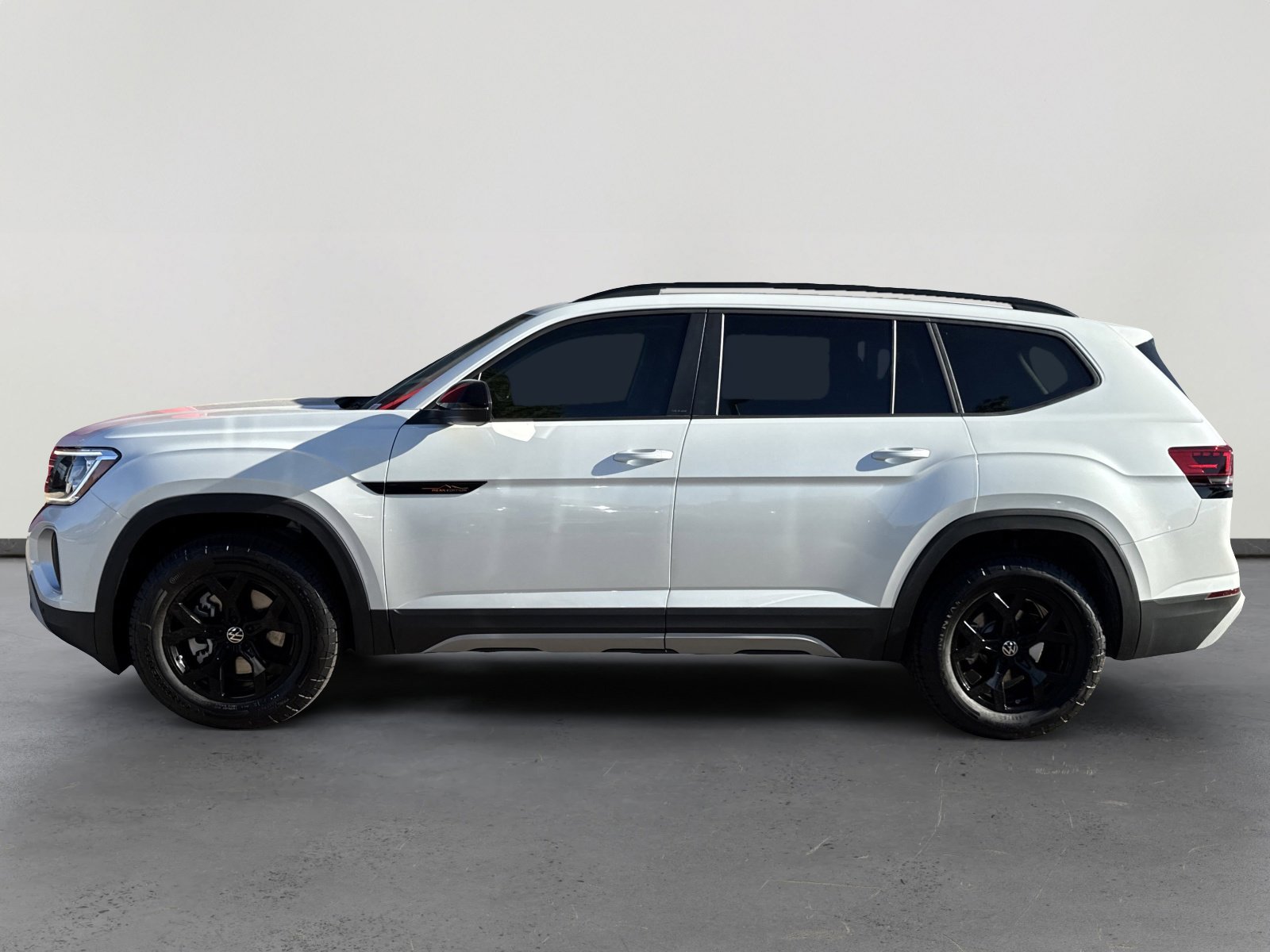 2026 Volkswagen Atlas Peak Edition SE photo 2
