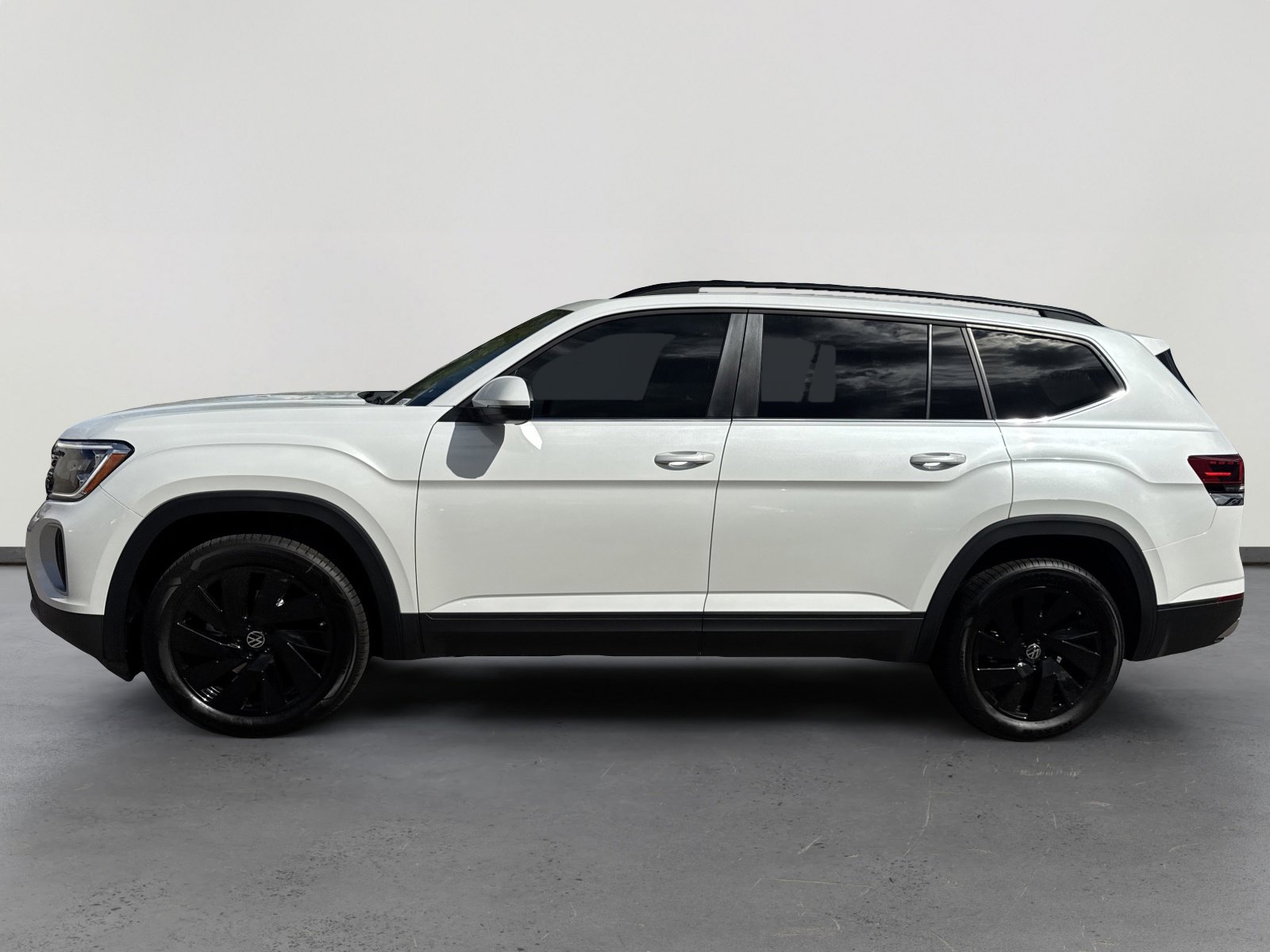 2026 Volkswagen Atlas SE Technology photo 2