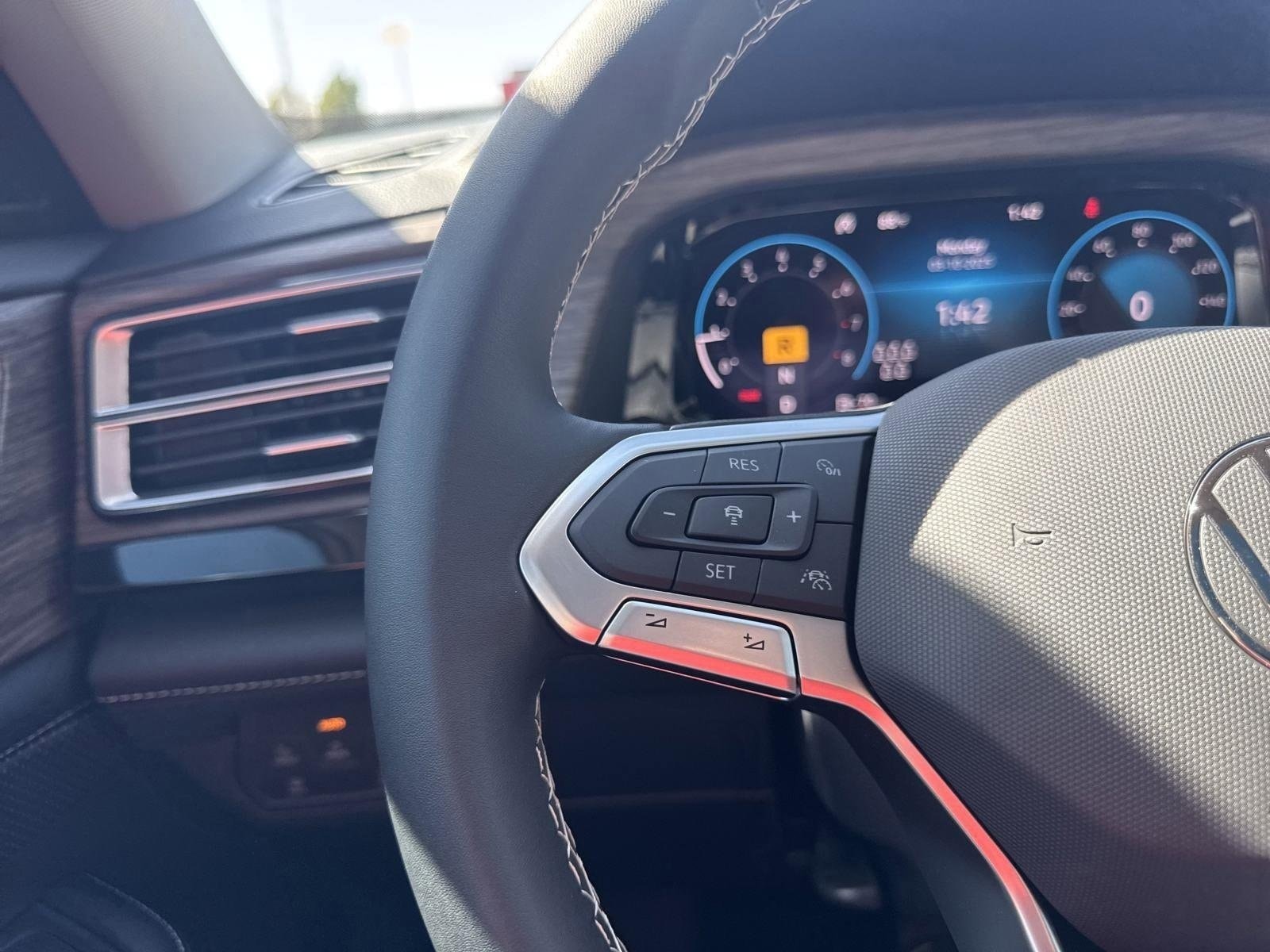 2025 Volkswagen Atlas SEL - Photo 21