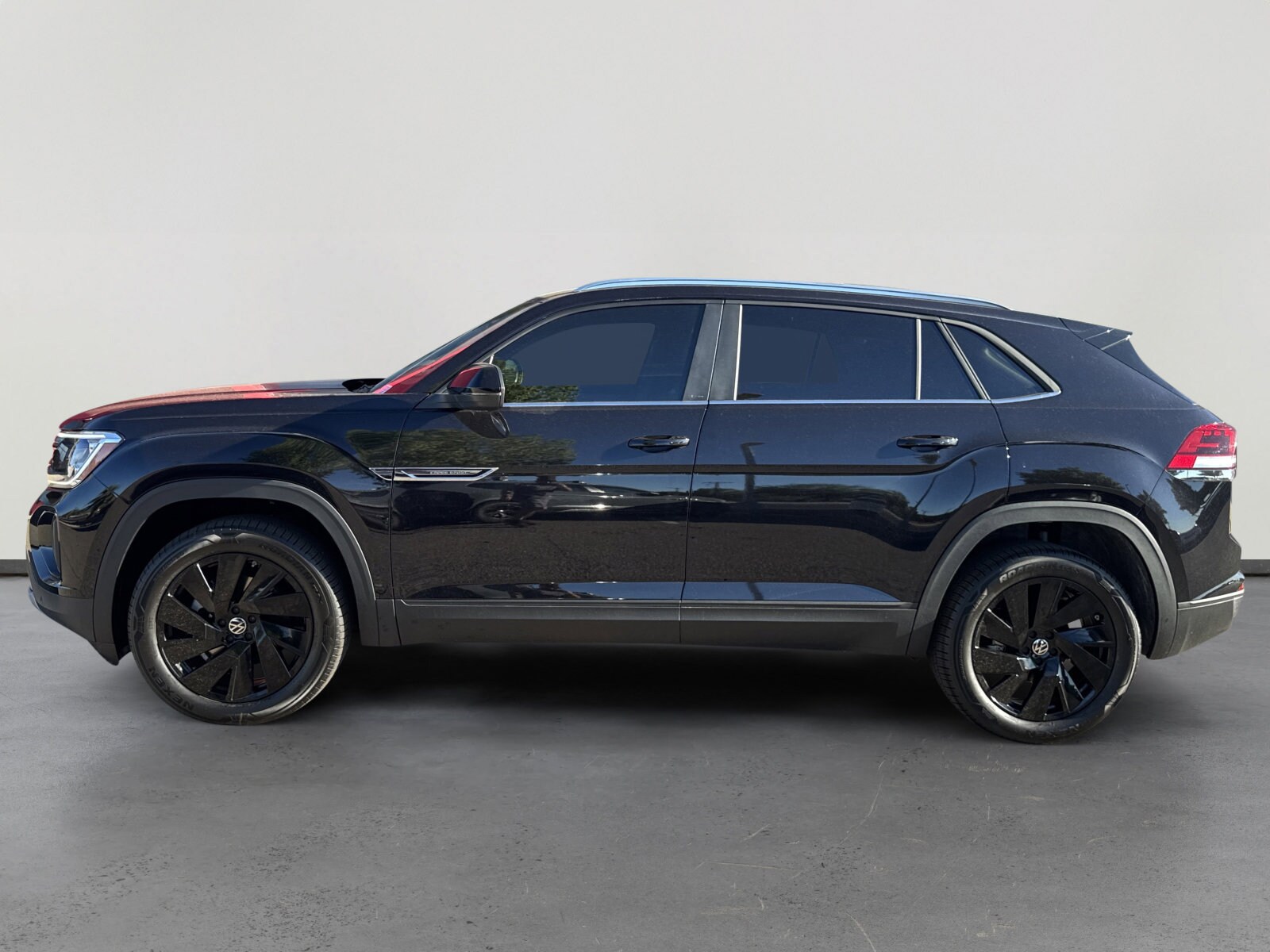 2026 Volkswagen Atlas Cross Sport SE Technology photo 2