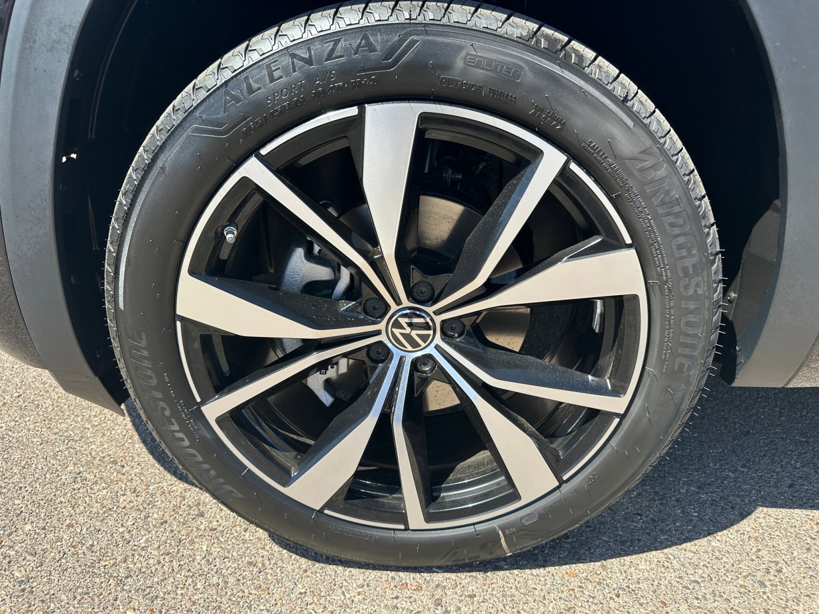 2025 Volkswagen Atlas SEL Premium R-Line - Photo 27