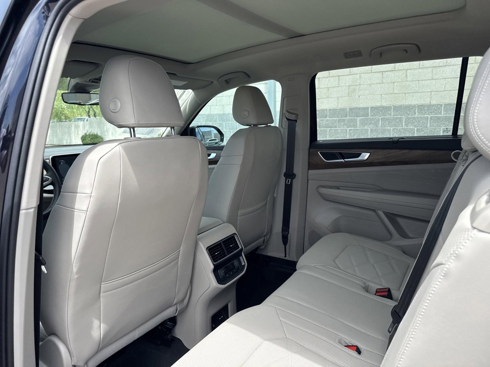 2025 Volkswagen Atlas SE w/Tech - Photo 21