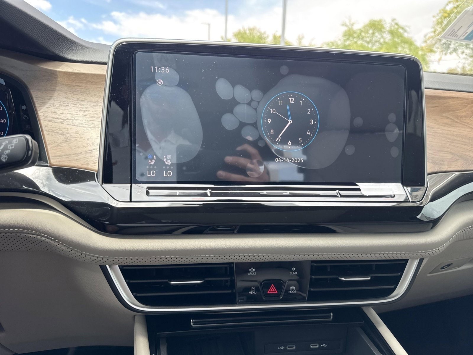 2025 Volkswagen Atlas SE w/Tech - Photo 28