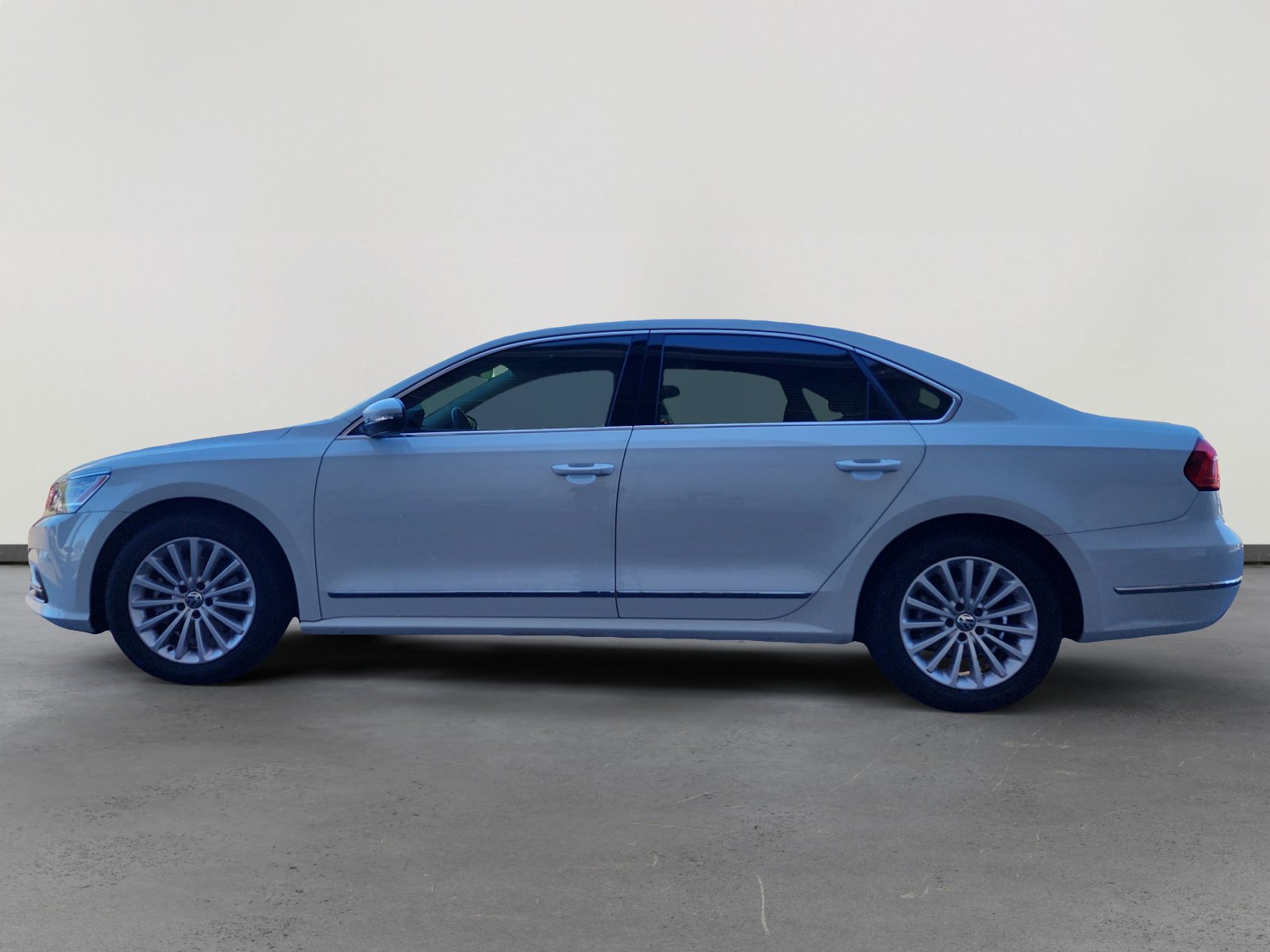 2016 Volkswagen Passat TDI SE photo 2