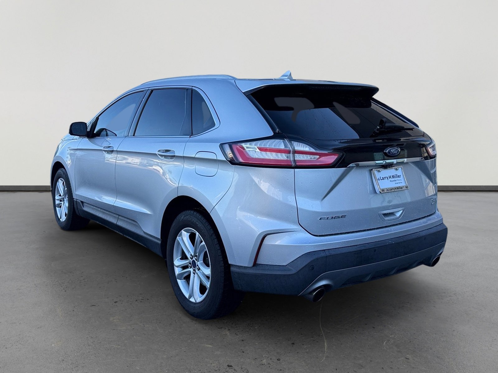 2019 Ford Edge SEL photo 3