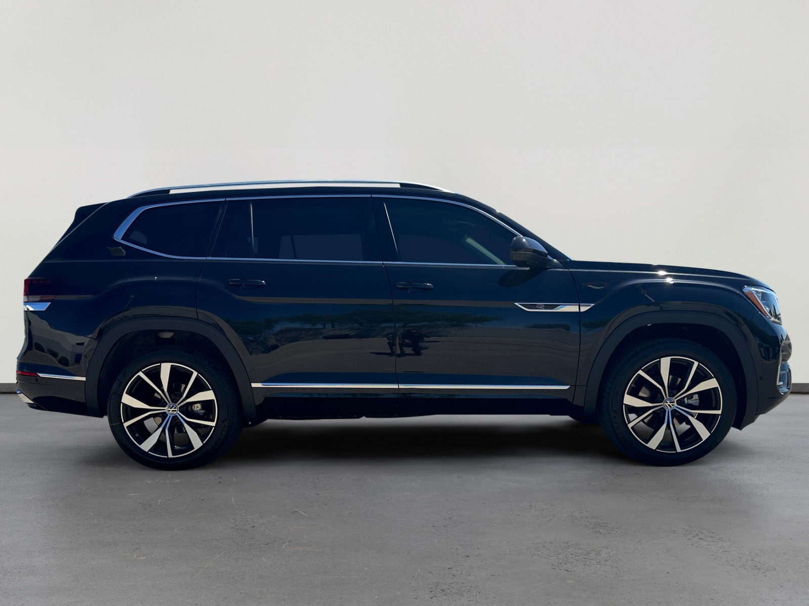 2025 Volkswagen Atlas SEL Premium R-Line - Photo 7