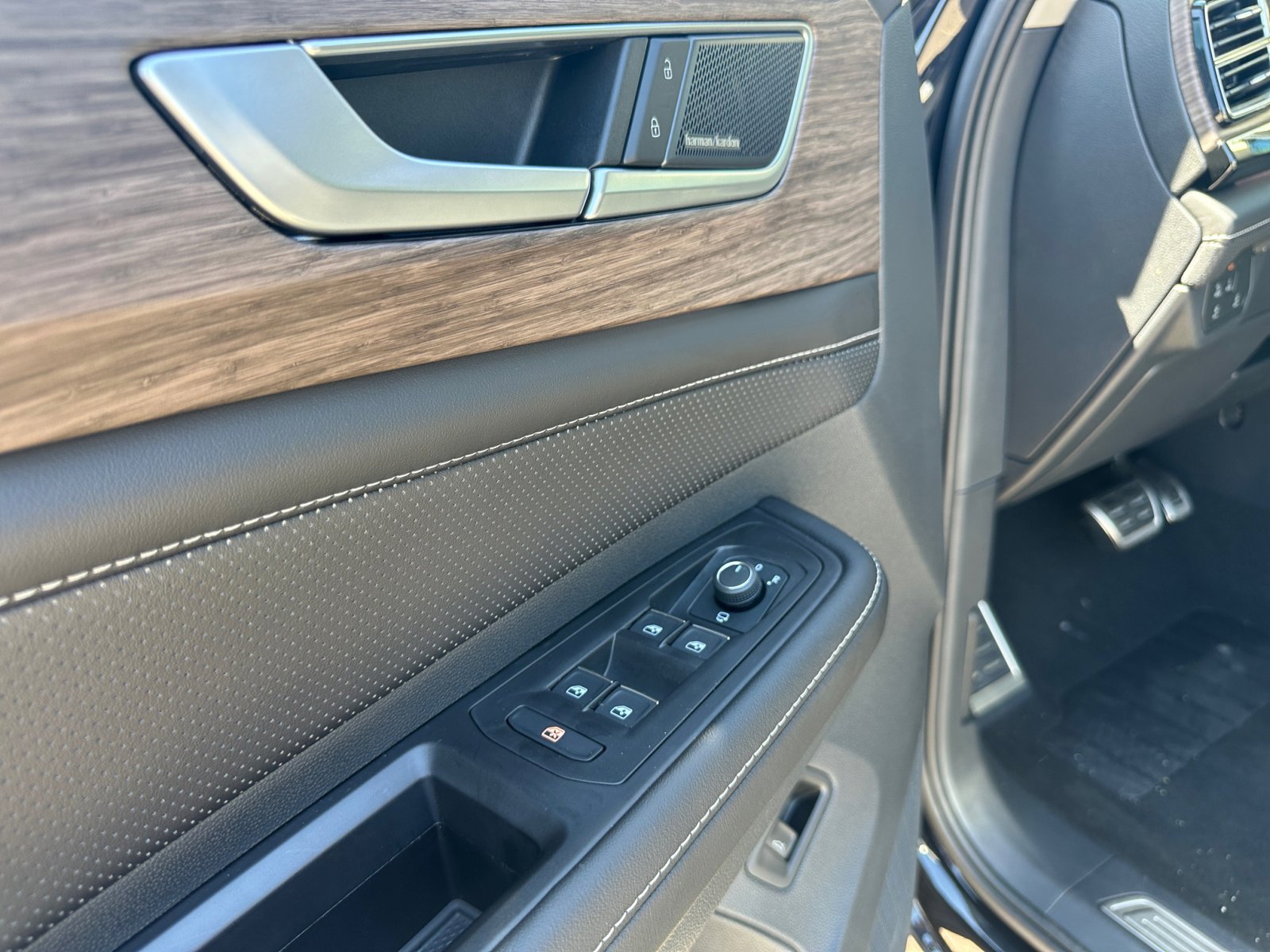 2025 Volkswagen Atlas SEL Premium R-Line - Photo 17