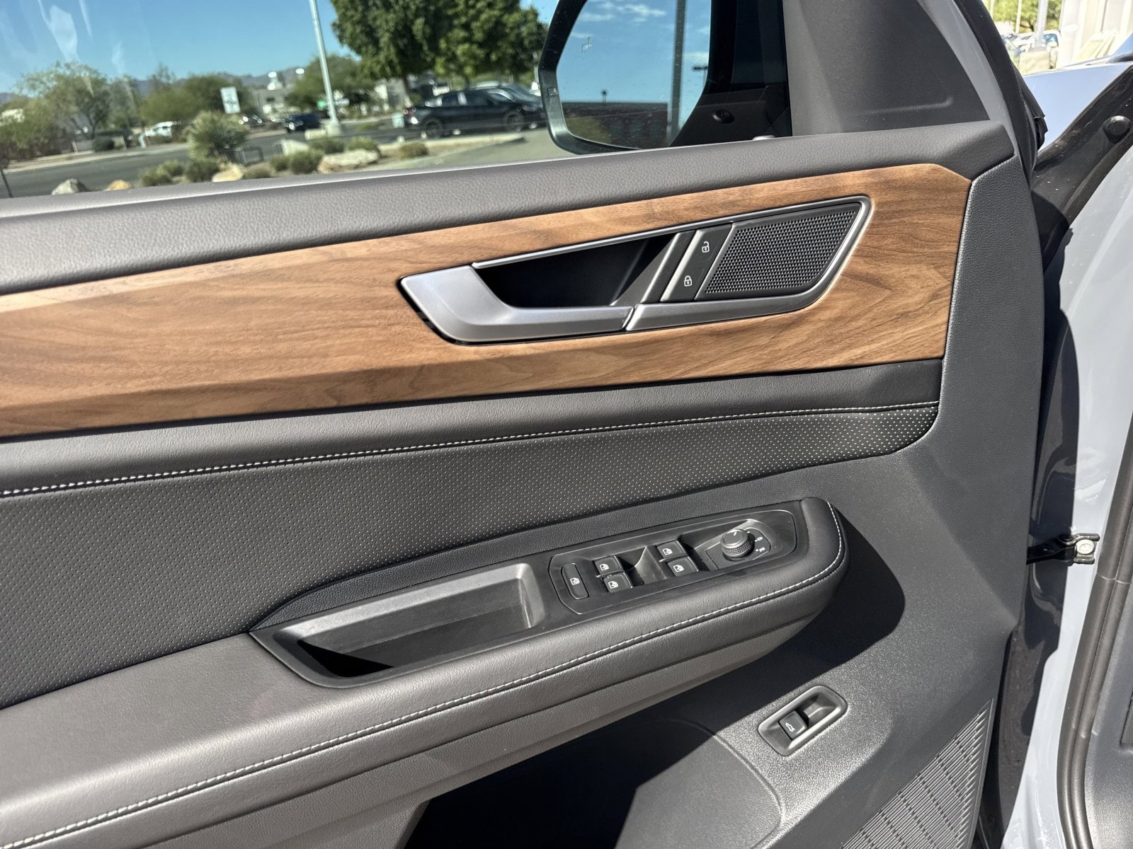 2026 Volkswagen Atlas SE w/Tech - Photo 13
