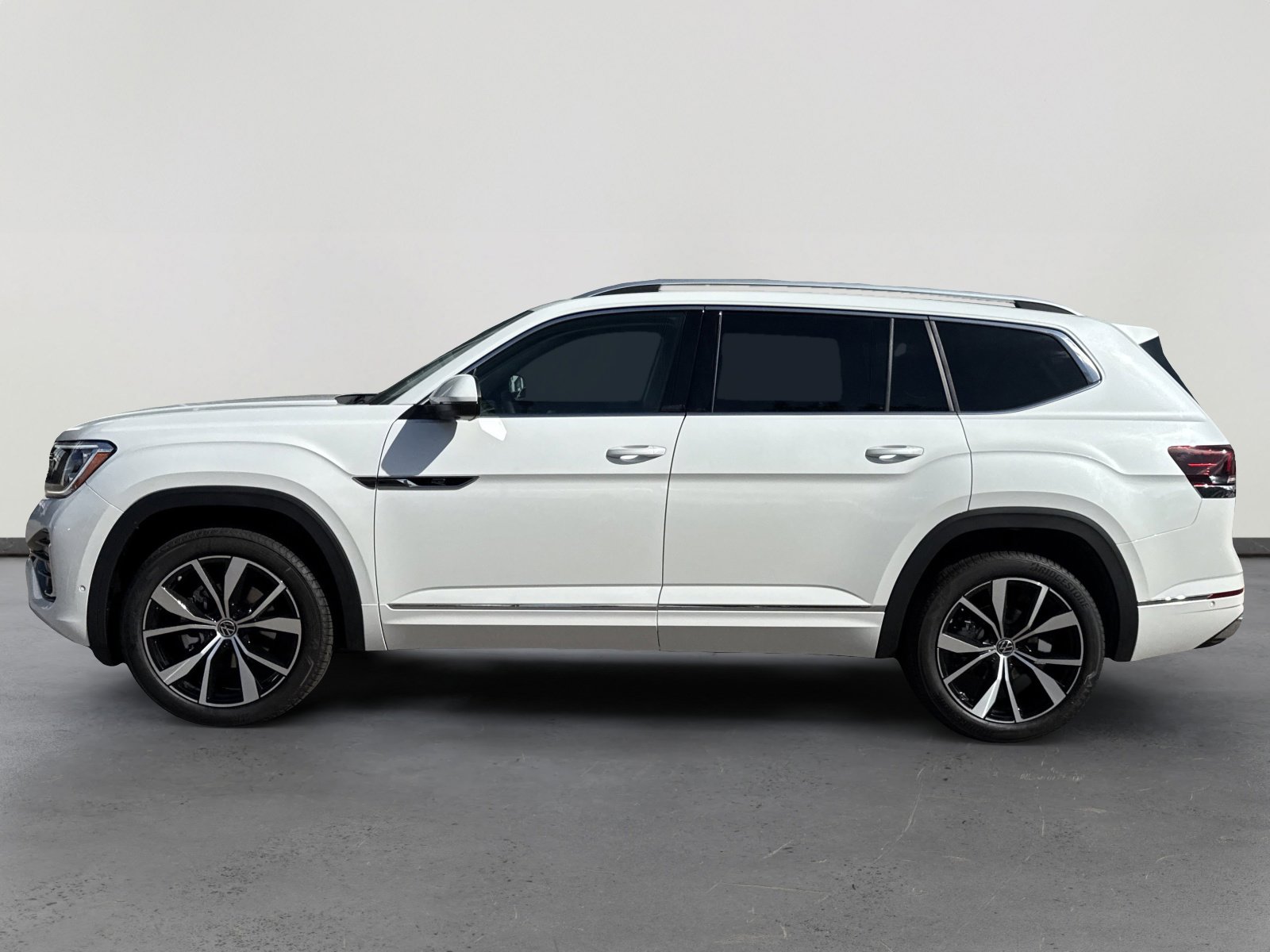 2026 Volkswagen Atlas SEL Premium R-Line photo 2