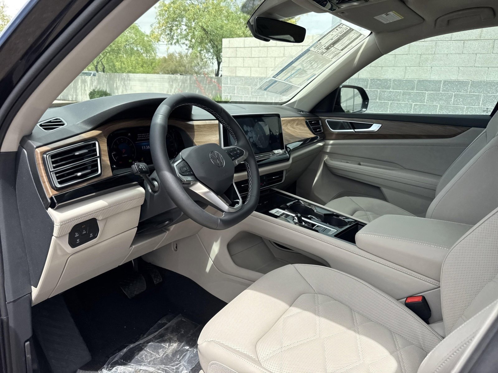 2025 Volkswagen Atlas SE w/Tech - Photo 12