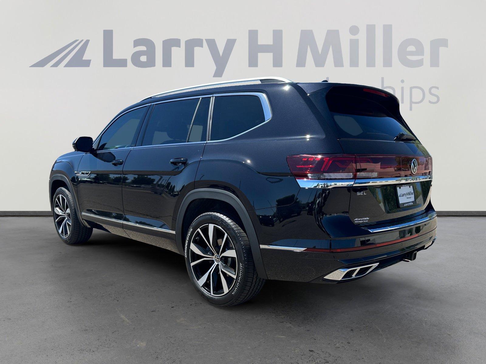 2025 Volkswagen Atlas SEL Premium R-Line photo 3
