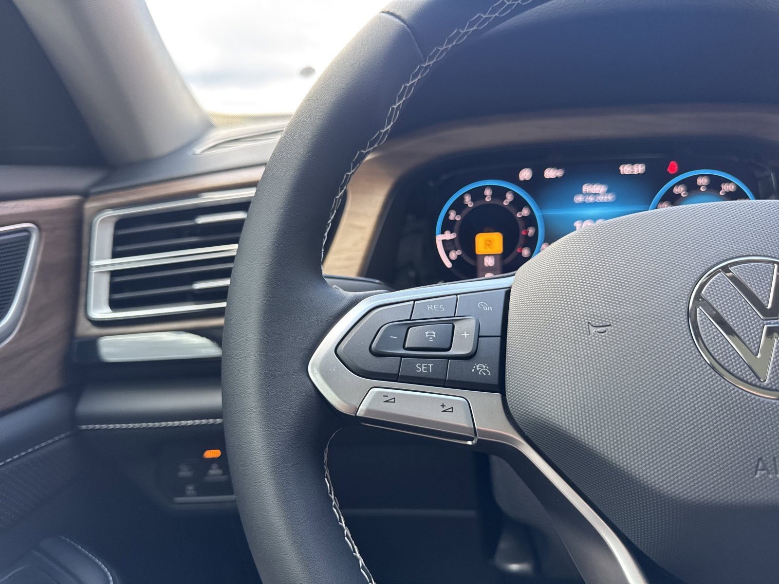 2026 Volkswagen Atlas SE w/Tech - Photo 31
