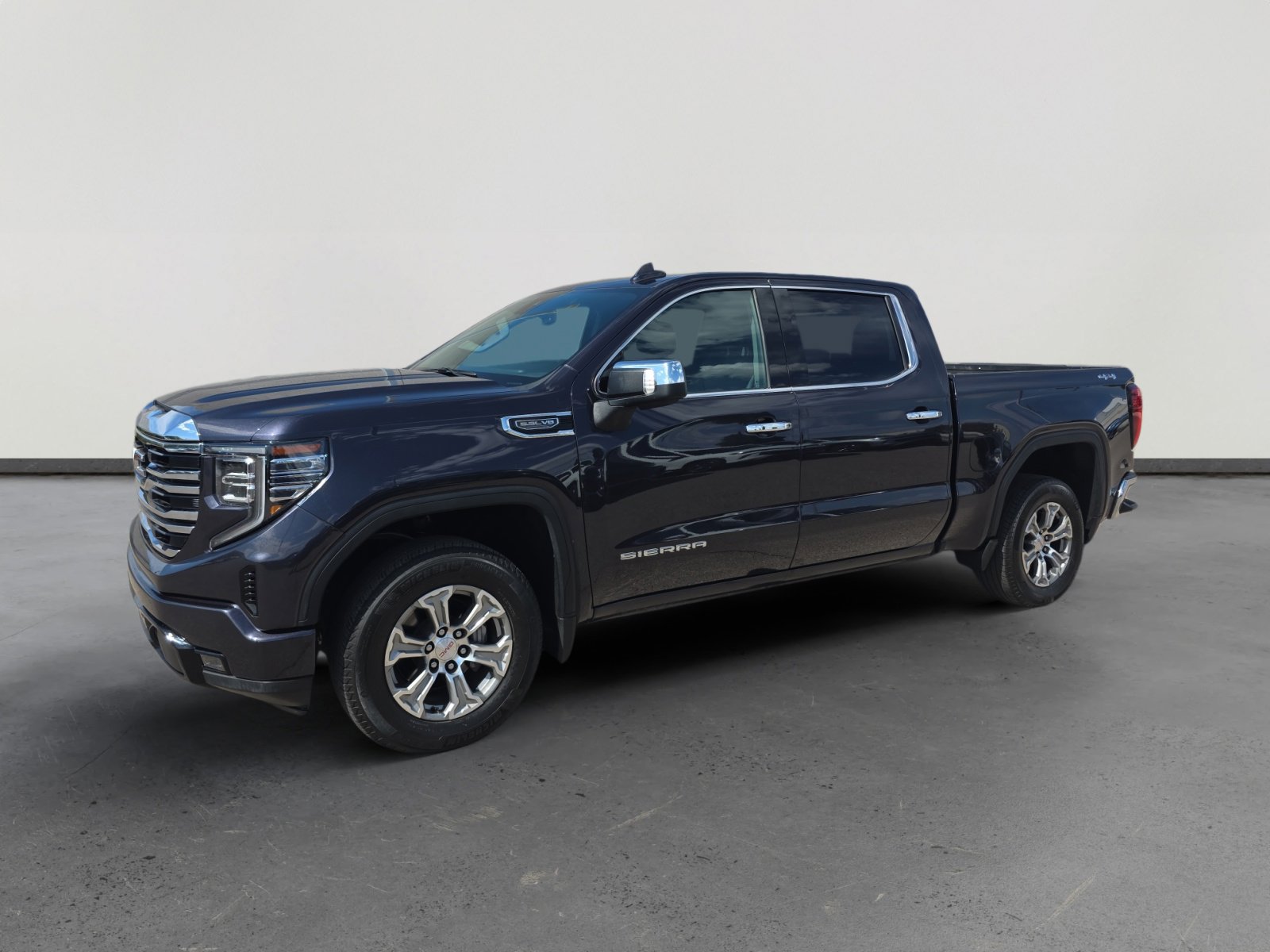 2025 GMC Sierra 4WD Crew Cab Short Box SLT's photo