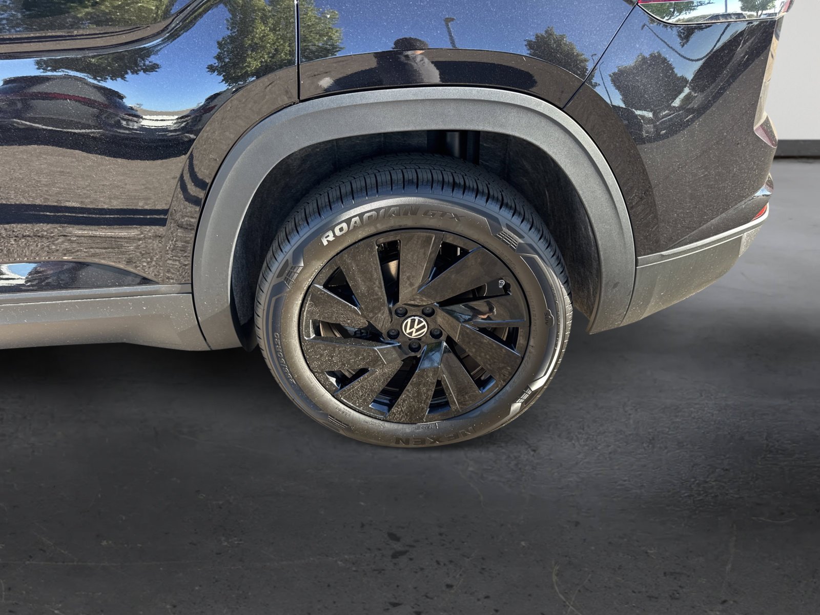 2026 Volkswagen Atlas Cross Sport SE w/Tech - Photo 9