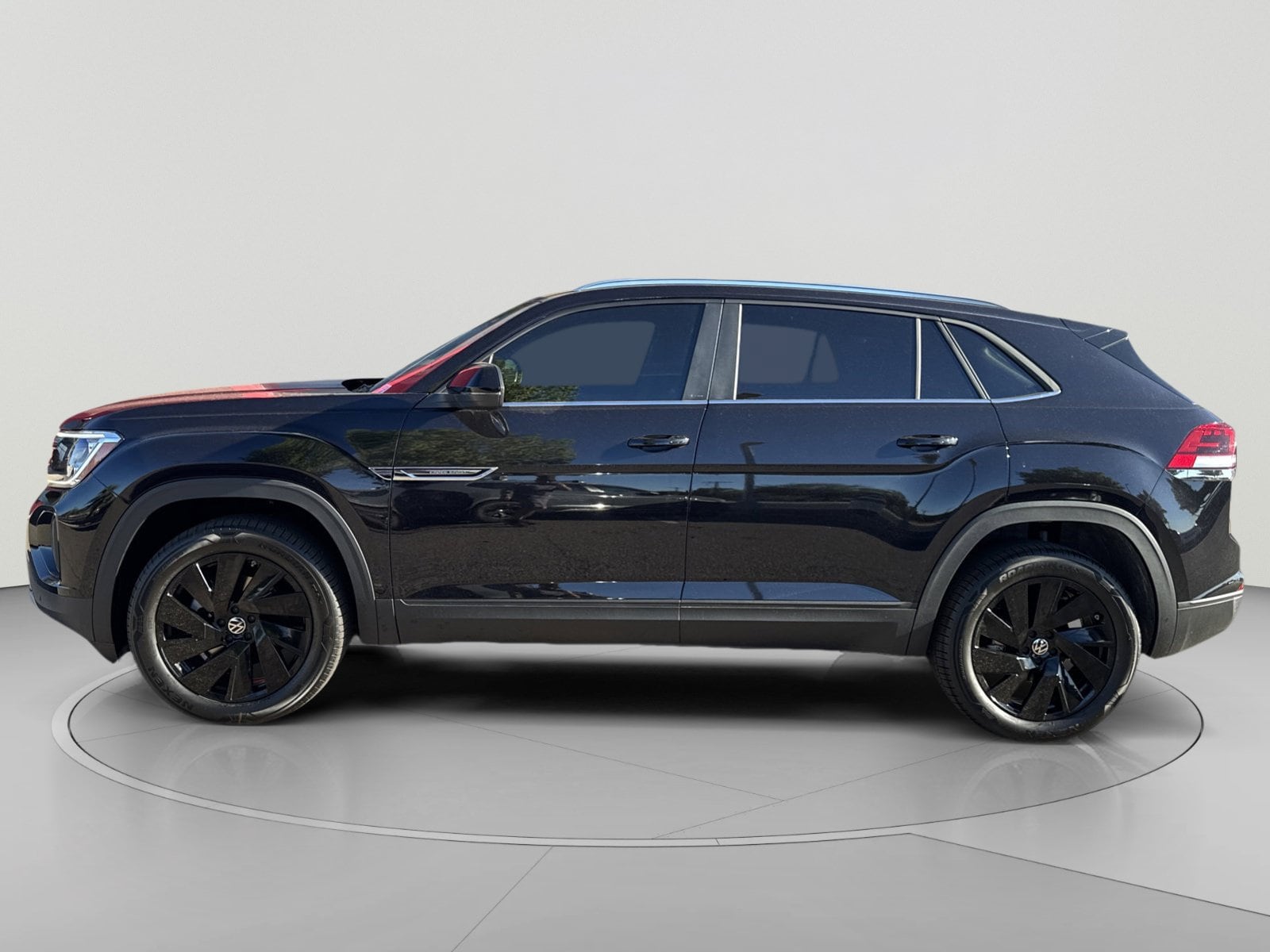 2026 Volkswagen Atlas Cross Sport SE w/Tech - Photo 4