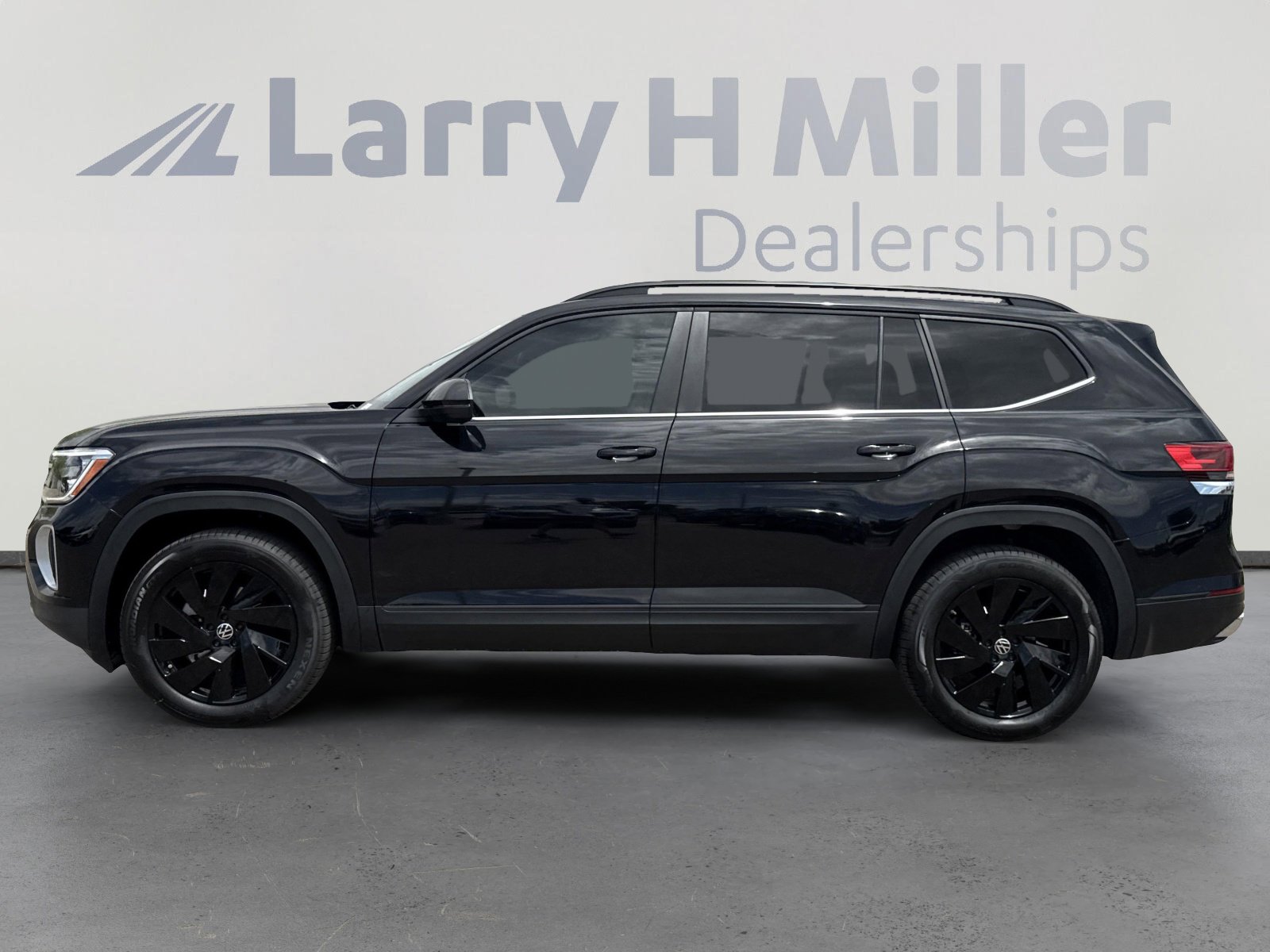 2025 Volkswagen Atlas SE Technology photo 3