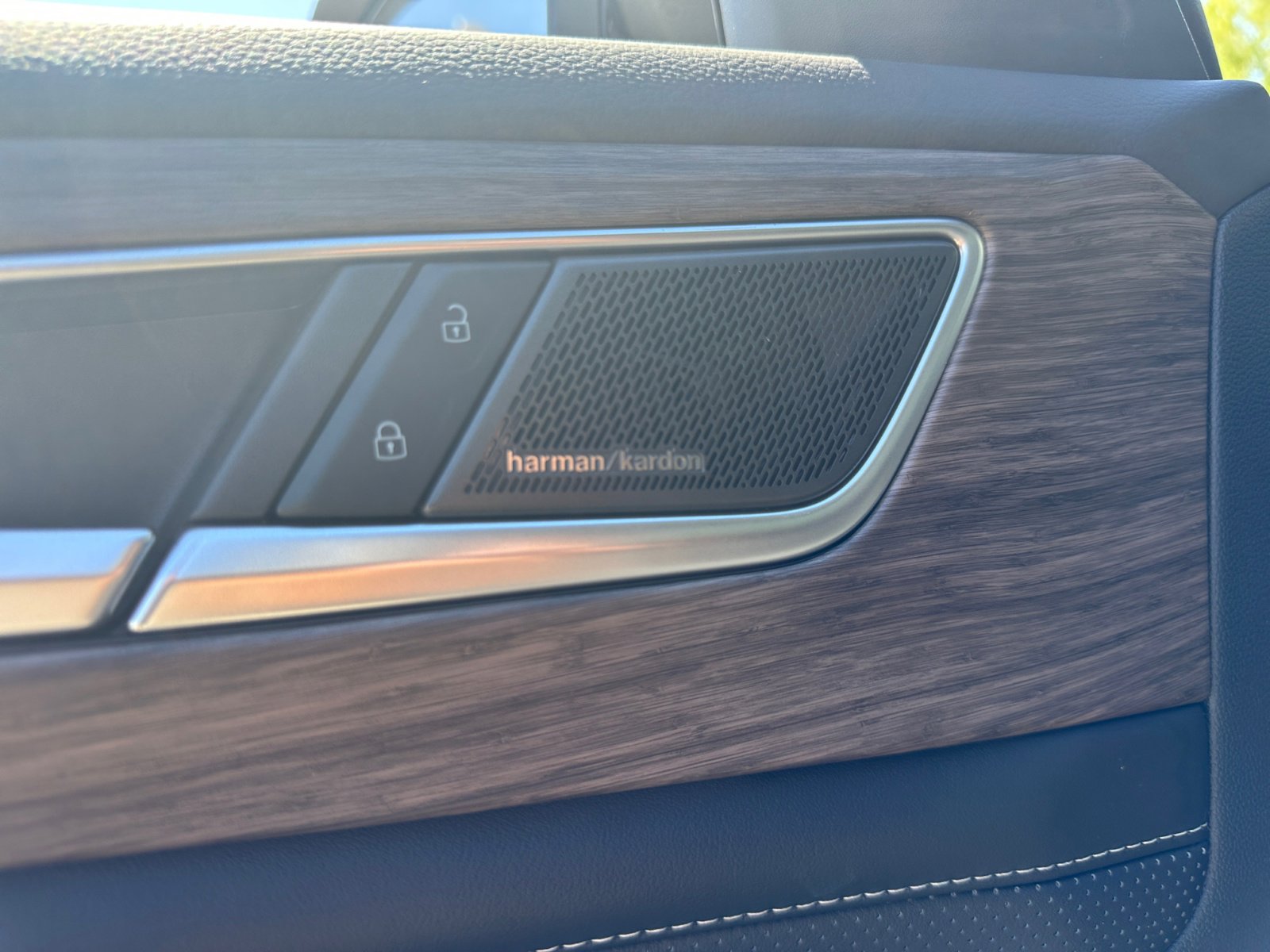 2025 Volkswagen Atlas SEL Premium R-Line - Photo 28