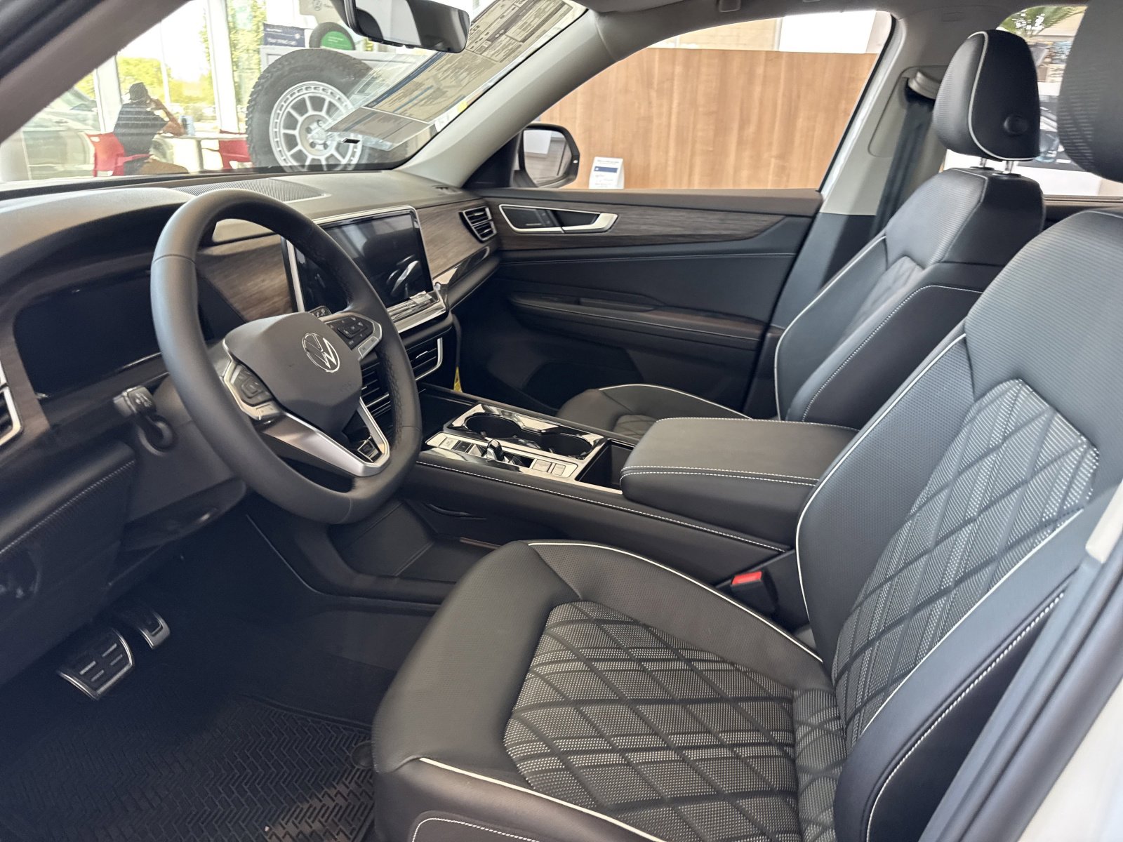 2026 Volkswagen Atlas SEL Premium R-Line - Photo 11