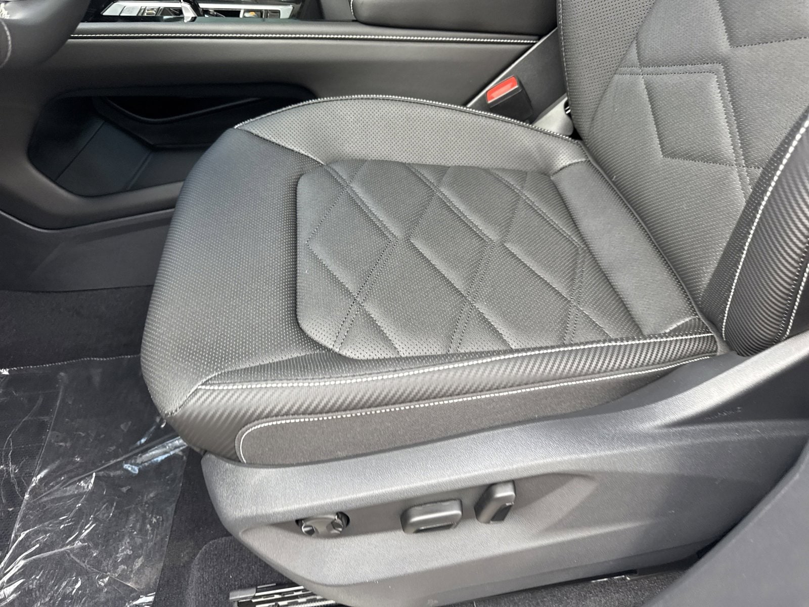 2026 Volkswagen Atlas Cross Sport SE w/Tech - Photo 17
