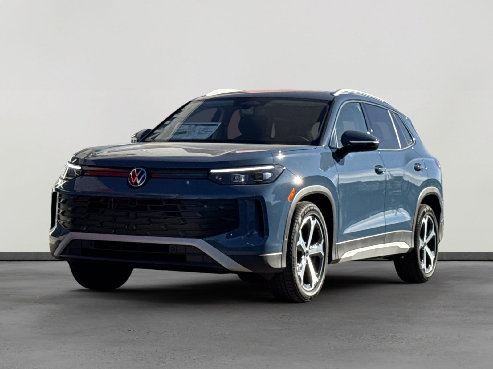 2026 Volkswagen Tiguan SE's photo