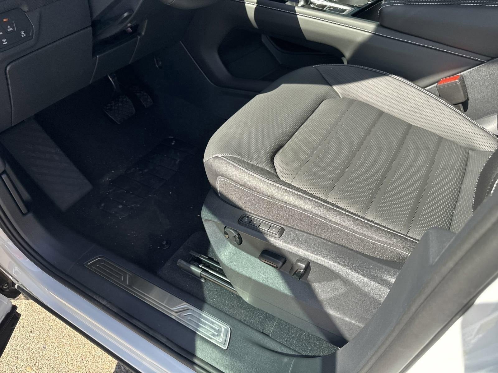 2025 Volkswagen Atlas SEL - Photo 15