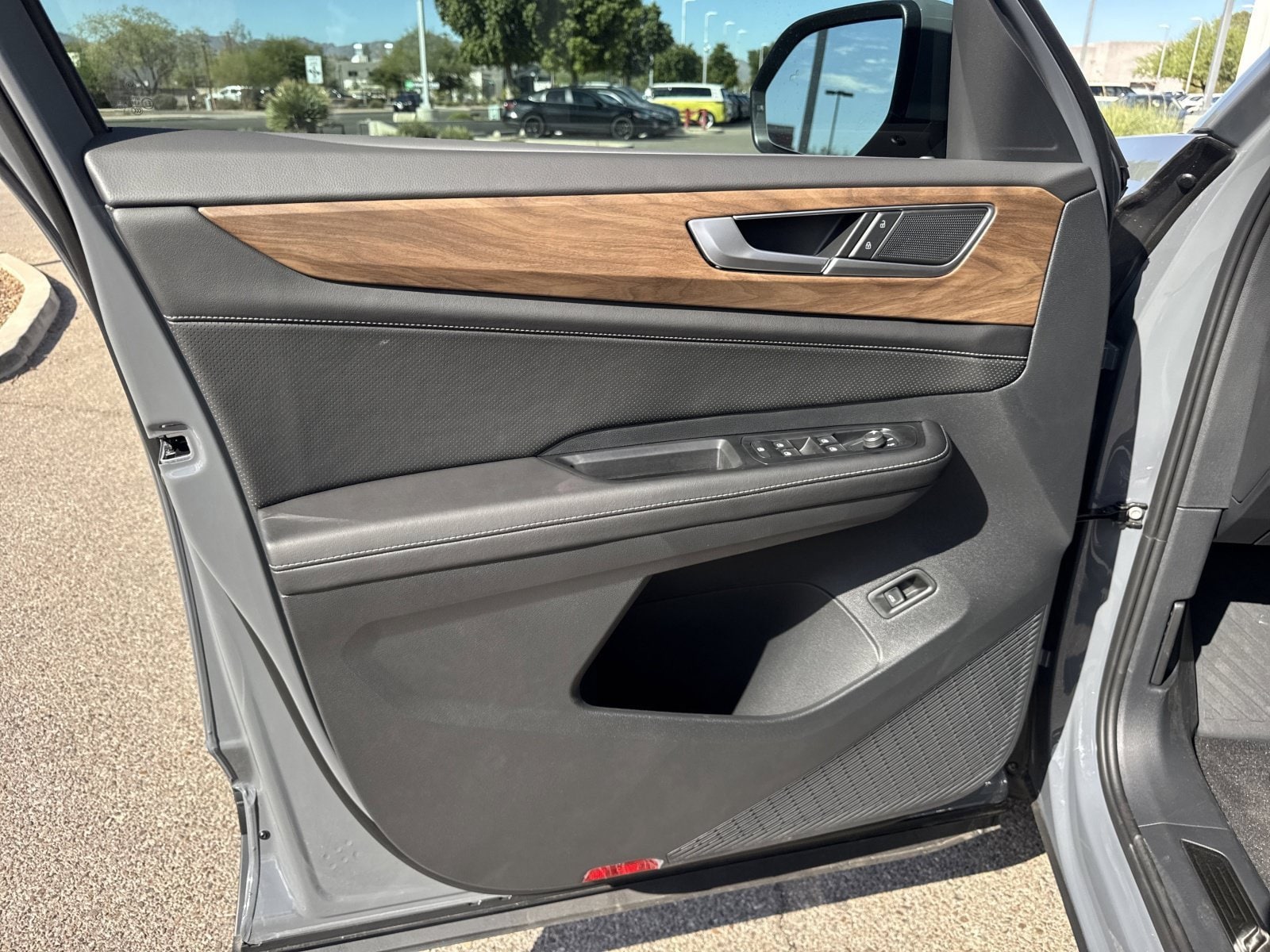 2026 Volkswagen Atlas SE w/Tech - Photo 12